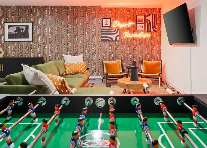Holiday home Pickleball Court~ Hot Tub & Pool~ Mini Golf~games Phoenix
