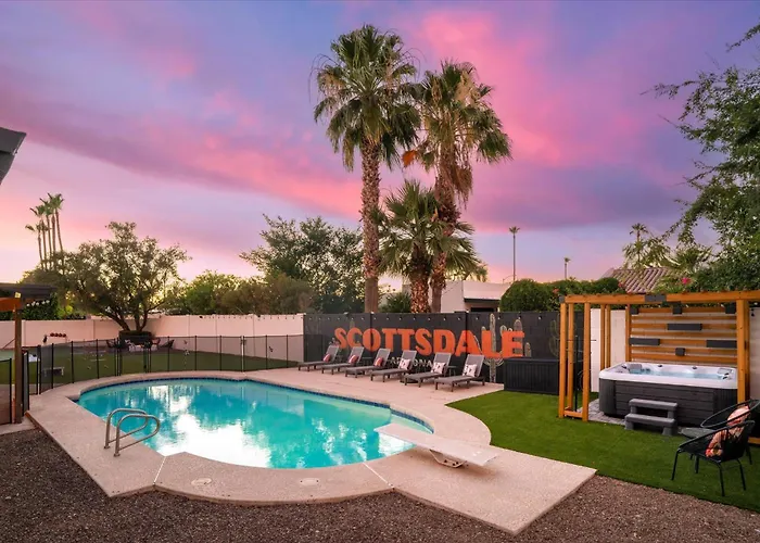 Holiday home Pickleball Court~ Hot Tub & Pool~ Mini Golf~games *