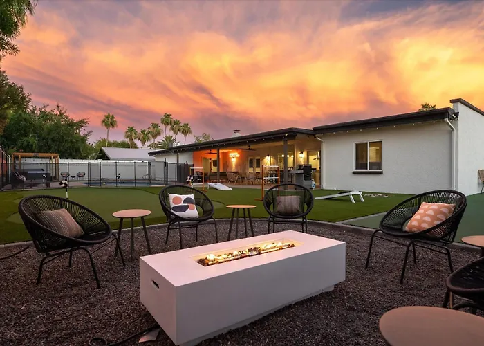 Pickleball Court~ Hot Tub & Pool~ Mini Golf~games *