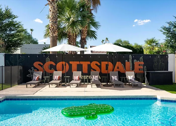 Pickleball Court~ Hot Tub & Pool~ Mini Golf~games Phoenix