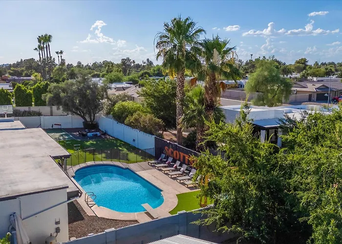 Pickleball Court~ Hot Tub & Pool~ Mini Golf~games Holiday home