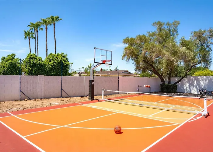 Pickleball Court~ Hot Tub & Pool~ Mini Golf~games Phoenix
