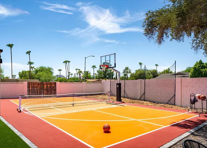 Pickleball Court~ Hot Tub & Pool~ Mini Golf~games