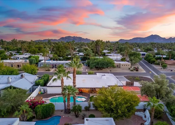 Holiday home Pickleball Court~ Hot Tub & Pool~ Mini Golf~games *