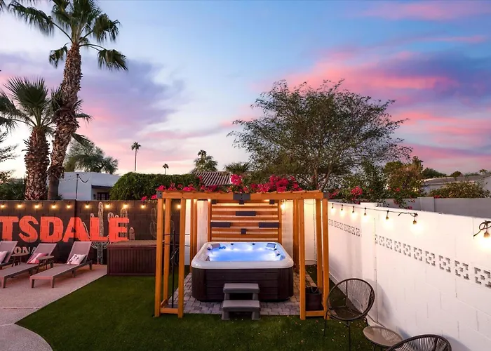 Holiday home Pickleball Court~ Hot Tub & Pool~ Mini Golf~games Phoenix