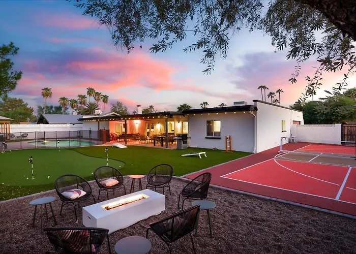 Pickleball Court~ Hot Tub & Pool~ Mini Golf~games Holiday home