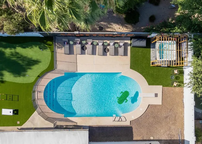 Pickleball Court~ Hot Tub & Pool~ Mini Golf~games Phoenix