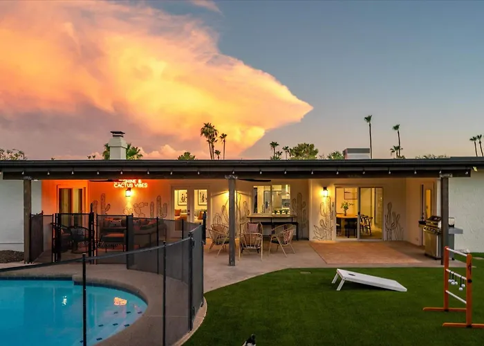 Pickleball Court~ Hot Tub & Pool~ Mini Golf~games Holiday home *