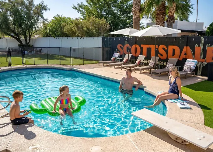 Pickleball Court~ Hot Tub & Pool~ Mini Golf~games Phoenix