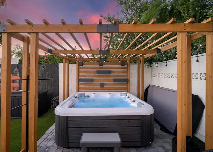 Holiday home Pickleball Court~ Hot Tub & Pool~ Mini Golf~games