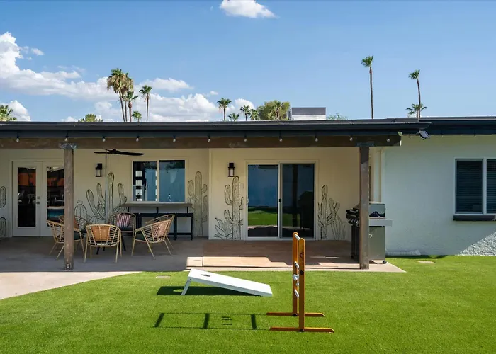 Holiday home Pickleball Court~ Hot Tub & Pool~ Mini Golf~games