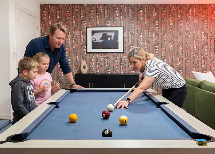 Holiday home Pickleball Court~ Hot Tub & Pool~ Mini Golf~games *